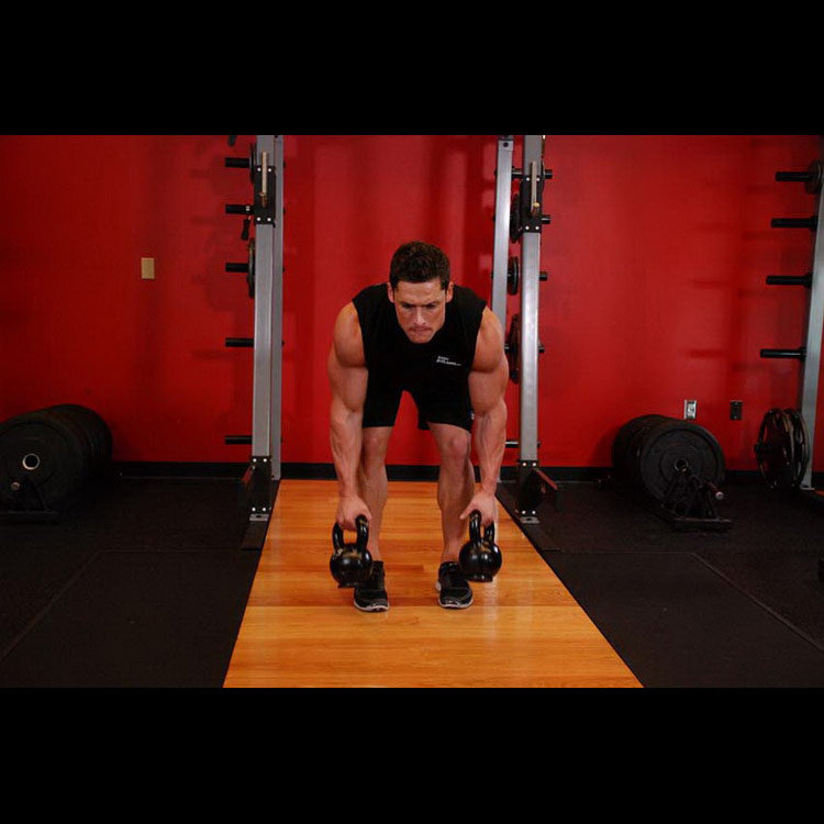 техника выполнения упражнения: Тяга гирь двумя руками (Two-Arm Kettlebell Row) на фото техника выполнения упражнения: Тяга гирь двумя руками (Two-Arm Kettlebell Row) на фото