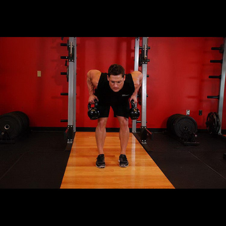 техника выполнения упражнения: Тяга гирь двумя руками (Two-Arm Kettlebell Row) на фото