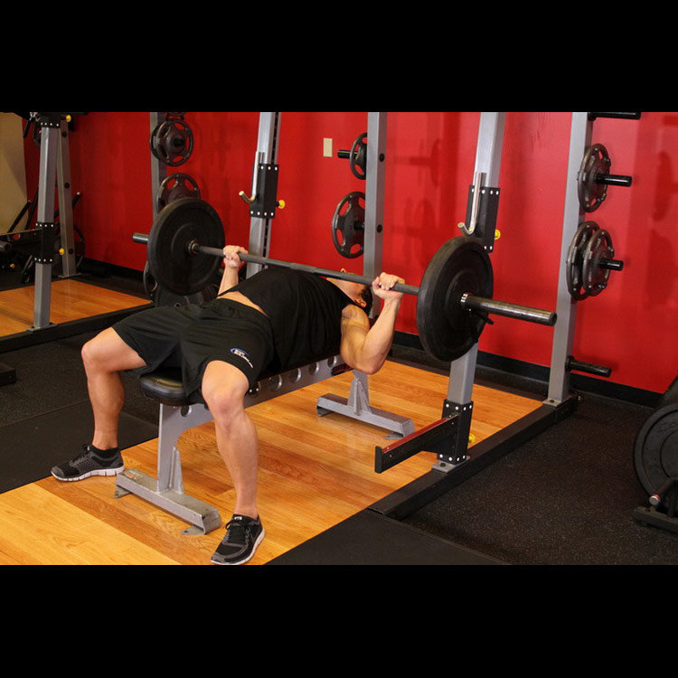 техника выполнения упражнения: Жим штанги лежа (Barbell Bench Press - Medium Grip) на фото техника выполнения упражнения: Жим штанги лежа (Barbell Bench Press - Medium Grip) на фото
