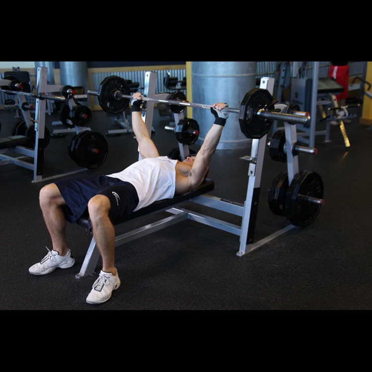 техника выполнения упражнения: Жим лежа широким хватом (Wide-Grip Barbell Bench Press) на фото техника выполнения упражнения: Жим лежа широким хватом (Wide-Grip Barbell Bench Press) на фото