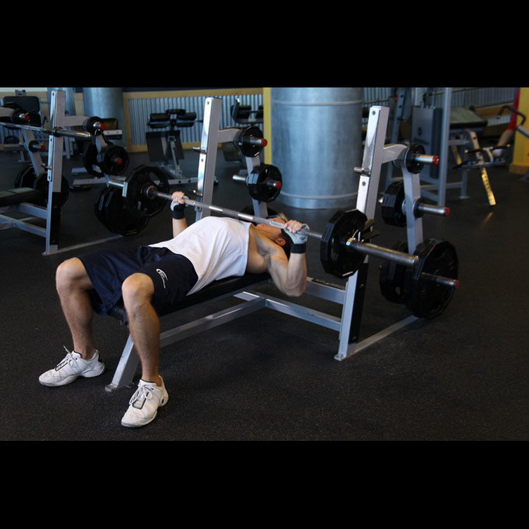 техника выполнения упражнения: Жим лежа широким хватом (Wide-Grip Barbell Bench Press) на фото техника выполнения упражнения: Жим лежа широким хватом (Wide-Grip Barbell Bench Press) на фото