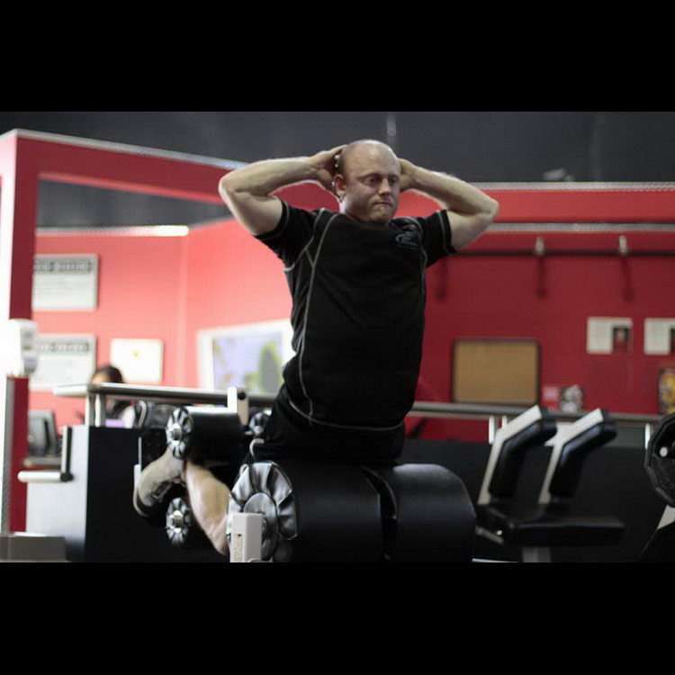 техника выполнения упражнения: Гиперэкстензия в тренажёре (Glute Ham Raise) на фото техника выполнения упражнения: Гиперэкстензия в тренажёре (Glute Ham Raise) на фото
