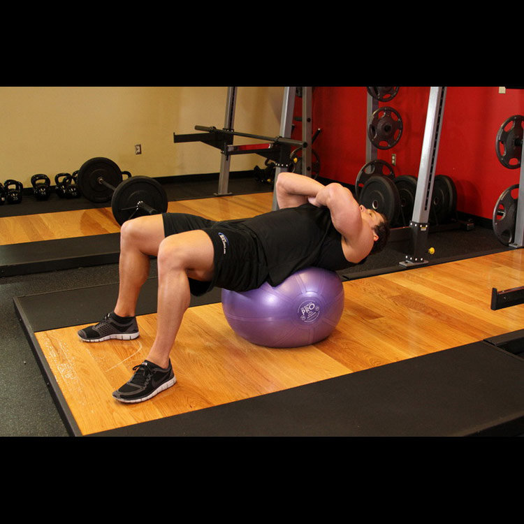 техника выполнения упражнения: Скручивания на фитболе (Exercise Ball Crunch) на фото техника выполнения упражнения: Скручивания на фитболе (Exercise Ball Crunch) на фото