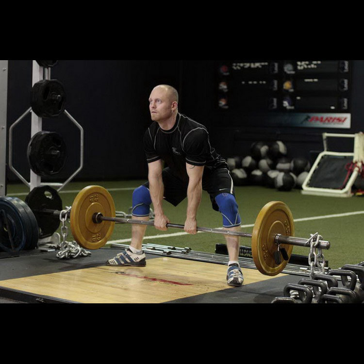 техника выполнения упражнения: Тяга Сумо с цепями (Sumo Deadlift with Chains) на фото техника выполнения упражнения: Тяга Сумо с цепями (Sumo Deadlift with Chains) на фото