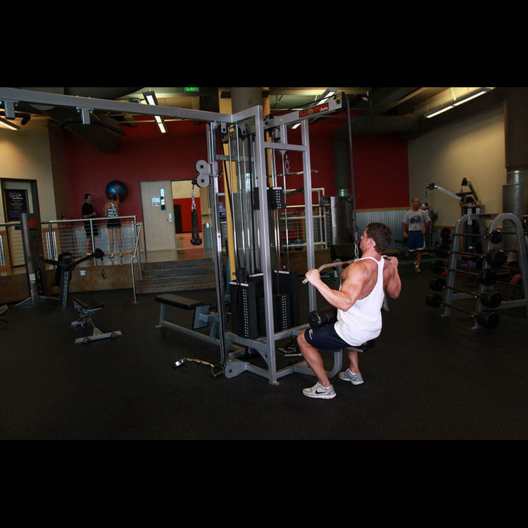 техника выполнения упражнения: Тяга верхнего блока широким хватом (Wide-Grip Lat Pulldown) на фото техника выполнения упражнения: Тяга верхнего блока широким хватом (Wide-Grip Lat Pulldown) на фото