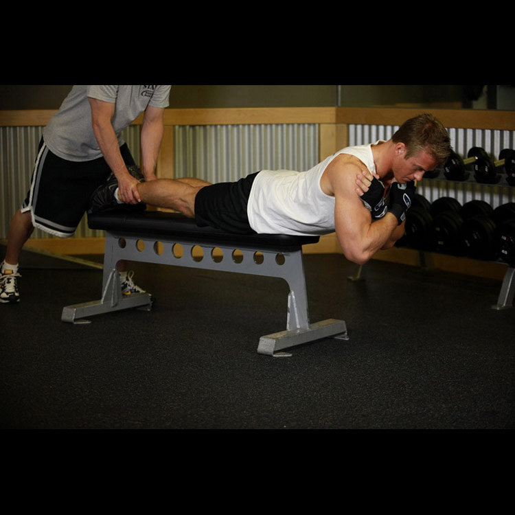 техника выполнения упражнения: Гиперэкстензия с напарником (Hyperextensions With No Hyperextension Bench) на фото техника выполнения упражнения: Гиперэкстензия с напарником (Hyperextensions With No Hyperextension Bench) на фото
