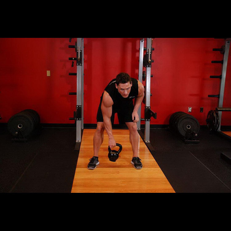 техника выполнения упражнения: Восьмерки с гирей (Kettlebell Figure 8) на фото техника выполнения упражнения: Восьмерки с гирей (Kettlebell Figure 8) на фото