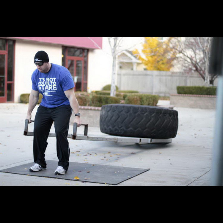 техника выполнения упражнения: Тяга автомобильной платформы (Car Deadlift) на фото техника выполнения упражнения: Тяга автомобильной платформы (Car Deadlift) на фото