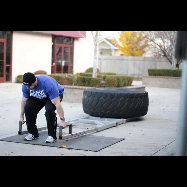 техника выполнения упражнения: Тяга автомобильной платформы (Car Deadlift) на фото