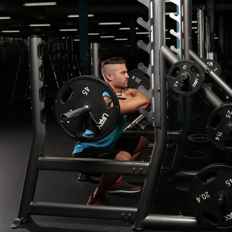техника выполнения упражнения: Фронтальные приседания (Front Squat (Bodybuilder)) на фото техника выполнения упражнения: Фронтальные приседания (Front Squat (Bodybuilder)) на фото
