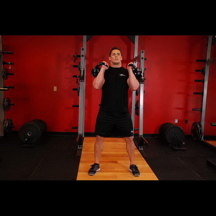 техника выполнения упражнения: Глубокие приседания с гирями (Front Squats With Two Kettlebells) на фото техника выполнения упражнения: Глубокие приседания с гирями (Front Squats With Two Kettlebells) на фото