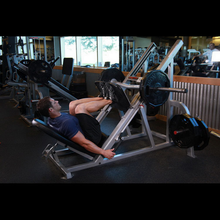 техника выполнения упражнения: Жим ногами с узкой постановкой стоп (Narrow Stance Leg Press) на фото техника выполнения упражнения: Жим ногами с узкой постановкой стоп (Narrow Stance Leg Press) на фото