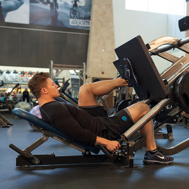 техника выполнения упражнения: Жим одной ногой в тренажёре (Single-Leg Press) на фото