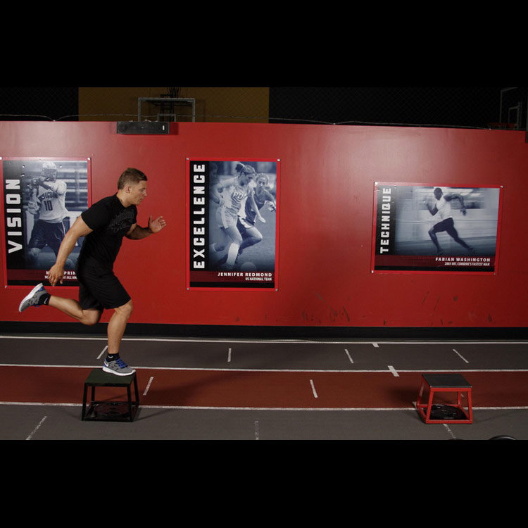 техника выполнения упражнения: Высокий прыжок на одной ноге (Single-Leg Stride Jump) на фото техника выполнения упражнения: Высокий прыжок на одной ноге (Single-Leg Stride Jump) на фото