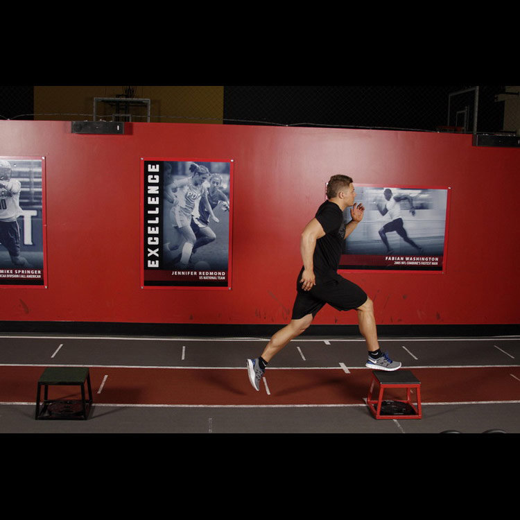 техника выполнения упражнения: Высокий прыжок на одной ноге (Single-Leg Stride Jump) на фото техника выполнения упражнения: Высокий прыжок на одной ноге (Single-Leg Stride Jump) на фото