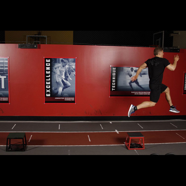 техника выполнения упражнения: Высокий прыжок на одной ноге (Single-Leg Stride Jump) на фото техника выполнения упражнения: Высокий прыжок на одной ноге (Single-Leg Stride Jump) на фото