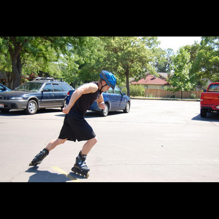 техника выполнения упражнения: Катание на роликовых коньках (Skating) на фото техника выполнения упражнения: Катание на роликовых коньках (Skating) на фото