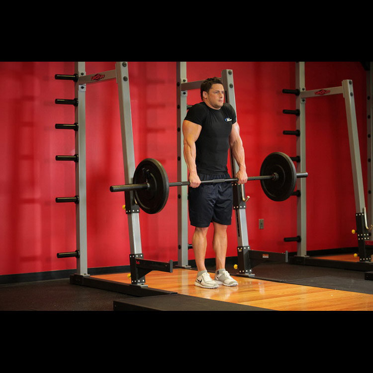 техника выполнения упражнения: Шраги со штангой (Barbell Shrug) на фото техника выполнения упражнения: Шраги со штангой (Barbell Shrug) на фото