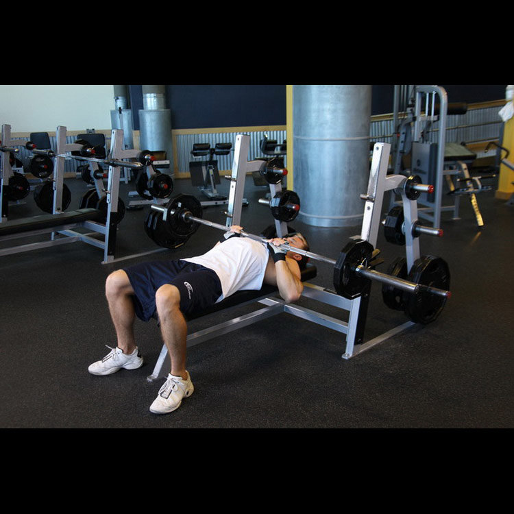 техника выполнения упражнения: Жим штанги лежа узким хватом (Close-Grip Barbell Bench Press) на фото техника выполнения упражнения: Жим штанги лежа узким хватом (Close-Grip Barbell Bench Press) на фото