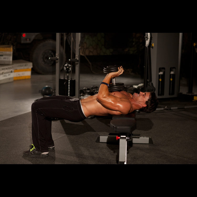 техника выполнения упражнения: Жим гантели лёжа (Close-Grip Dumbbell Press) на фото техника выполнения упражнения: Жим гантели лёжа (Close-Grip Dumbbell Press) на фото