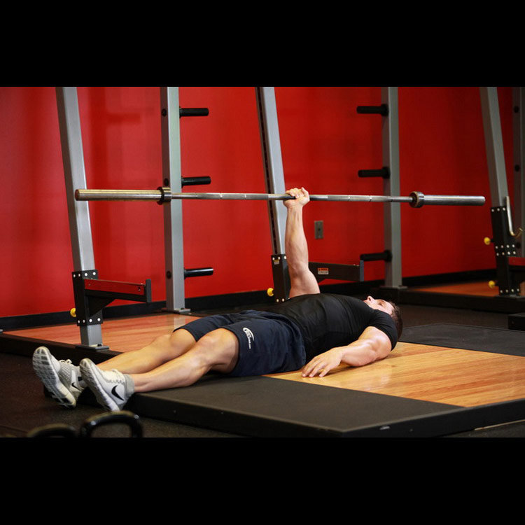 техника выполнения упражнения: Жим одной рукой в положении лежа (One Arm Floor Press) на фото