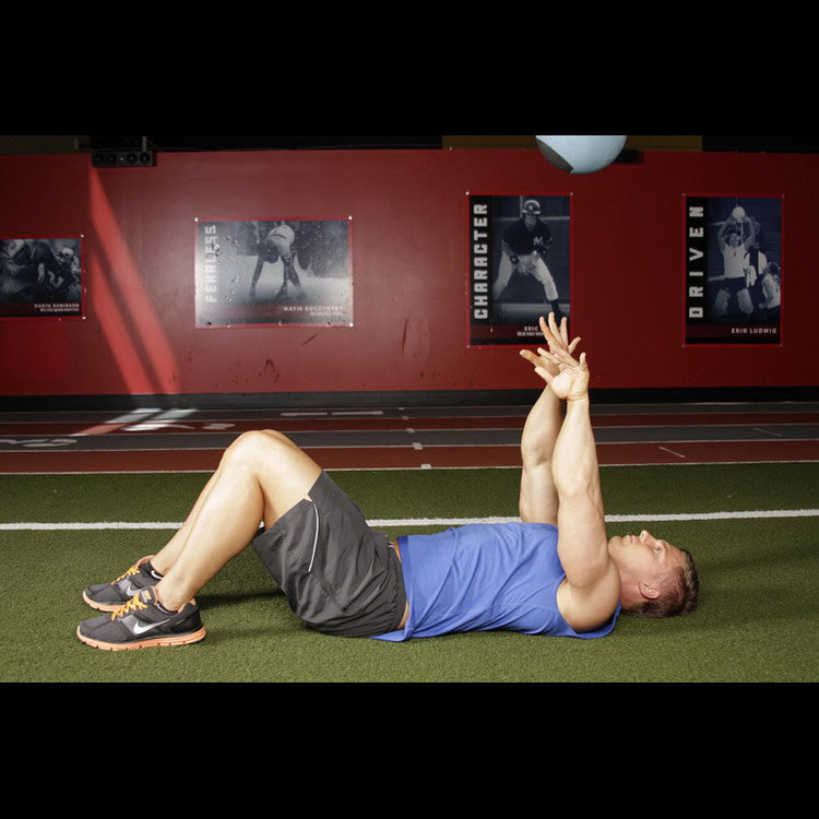 техника выполнения упражнения: Бросок мяча с груди лёжа (Supine Chest Throw) на фото техника выполнения упражнения: Бросок мяча с груди лёжа (Supine Chest Throw) на фото