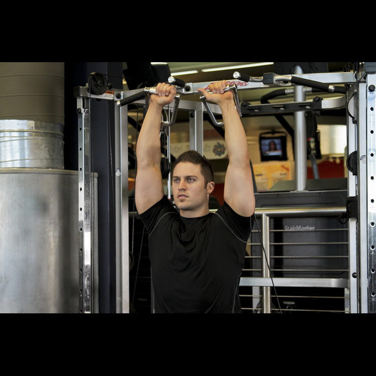 техника выполнения упражнения: Жим на нижнем блоке (Cable Shoulder Press) на фото техника выполнения упражнения: Жим на нижнем блоке (Cable Shoulder Press) на фото