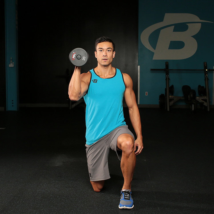 техника выполнения упражнения: Жим гантели стоя на одном колене (Half-kneeling Dumbbell Shoulder Press) на фото техника выполнения упражнения: Жим гантели стоя на одном колене (Half-kneeling Dumbbell Shoulder Press) на фото