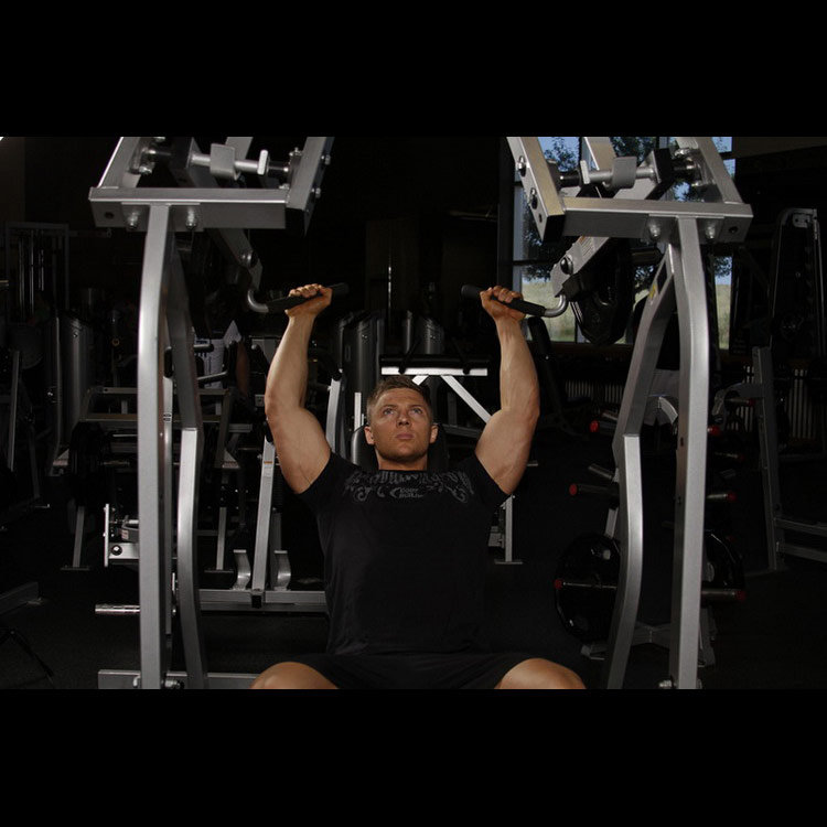 техника выполнения упражнения: Жим сидя в рычажном тренажёре (Leverage Shoulder Press) на фото техника выполнения упражнения: Жим сидя в рычажном тренажёре (Leverage Shoulder Press) на фото