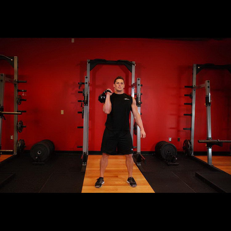 техника выполнения упражнения: Толчок гири одной рукой в полуприседе (One-Arm Kettlebell Clean and Jerk ) на фото техника выполнения упражнения: Толчок гири одной рукой в полуприседе (One-Arm Kettlebell Clean and Jerk ) на фото
