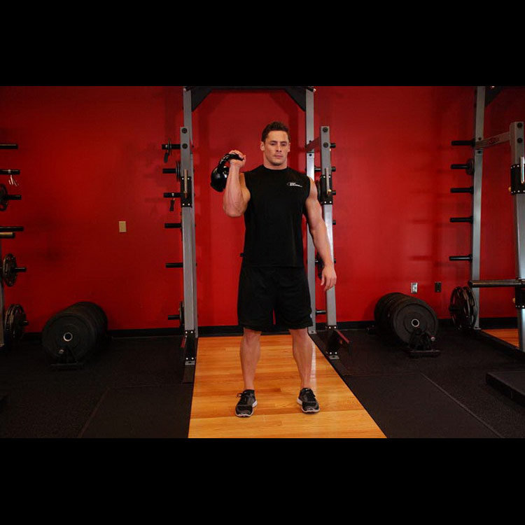 техника выполнения упражнения: Толчок гири одной рукой (One-Arm Kettlebell Split Jerk) на фото техника выполнения упражнения: Толчок гири одной рукой (One-Arm Kettlebell Split Jerk) на фото