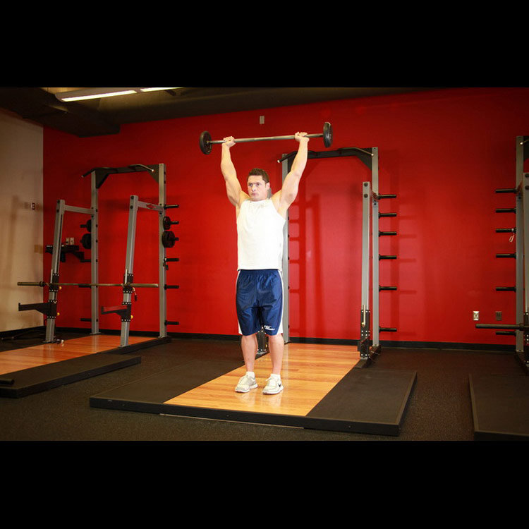 техника выполнения упражнения: Жим штанги стоя из-за головы (Standing Barbell Press Behind Neck) на фото