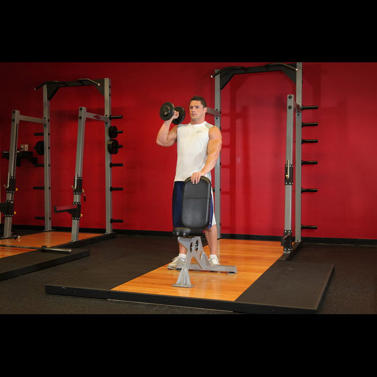 техника выполнения упражнения: Жим гантели стоя одной рукой (Standing Palm-In One-Arm Dumbbell Press) на фото